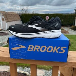 BROOKS  GHOST WOMAN SHOES SIZE 9 ~ LIKE NEW
